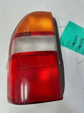 166-59019r Apf Xl-7 2001 Tail Light 713629