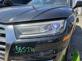 114-10693l Audi 2018-2020 Q5 Driver Side Headlight Xenon Minor Scratches On Lens