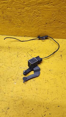6778809 Bmw Oem 06-13 E88 E82 E90 E92 E93 Xenon Headlight Level Sensor Unit 6778809 Bmw Oem 06-13 E88 E82 E90 E92 E93 Xenon Headlight Level Sensor Unit