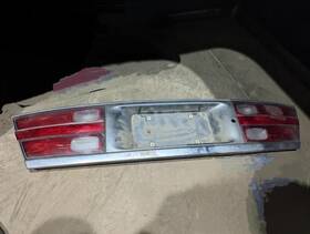 166-01638b Buick Tail Light Lid Mounted Thru Vin 500770 Without Emblem Fits 97-99 Century