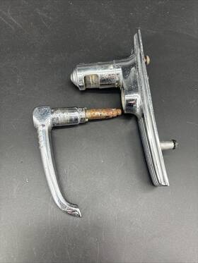 922051 Buick 1938-1949 License Light Lamp Trunk Handle Bezel Guide Trim Oem