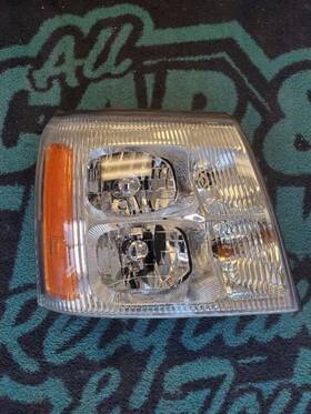 114-00755ar Cadillac Passenger Right Headlight Fits 03-04 Escalade 370309