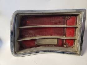 166-00120l Chevrolet Driver Left Tail Light Station Wgn Fits 71-73 Pass. 678