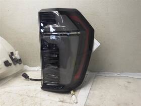 166.gm8z25 Chevrolet 2025 Suburban 1500 Lt Passenger Tail Light 1716018