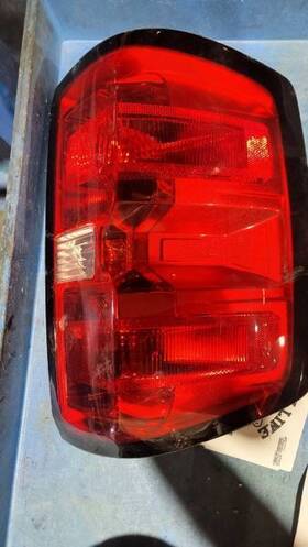 166-02783l Chevrolet Truck Driver Tail Light Classic Style Fits 16-19 Sierra 1500 Pickup 935894