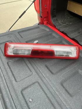 176.gm8g15 Chevrolet Truck 2015-2020 Chevy Colorado Oem High Mounted Stop Light Third Brake