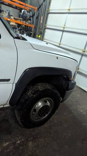 176.gm8o01 Chevrolet Truck Silvrdo35 2001 High Mounted Stop Light 1029125