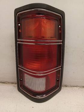 166-01260br Dodge Truck Passenger Tail Light Thru 11/27/87 Black Bezel Fits 87-88 Dakota 1077940