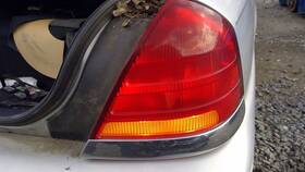 166-01877ar Ford Passenger Tail Light Quarter Panel 4 Bulbs Fits 98-03 Crown Victoria 731604