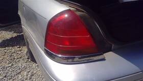 166-01878al Ford Driver Tail Light Quarter Panel 4 Bulbs Fits 98-03 Crown Victoria 151737
