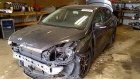 176.fd1g16 Ford Focus 2016 High Mounted Stop Light 832758