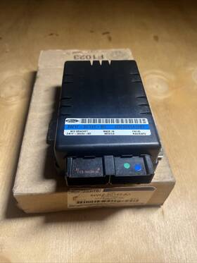 3w1f-3c142-bd Ford #3w1f-3c142-bd Lincoln Town Car Air Ride Suspension Control Module 2003 2004