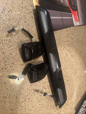 2136n112110 General Motors 2020 Gmc Oem Cab Lights