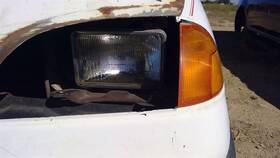 114-58296l General Motors - Foreign Driver Left Headlight Sealed Beam Fits 90-94 Firefly 531578