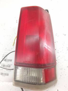 166-01607r Gmc Truck 1996-1999 Express Savana 1500 Passenger Right Tail Light Oem Used Tested