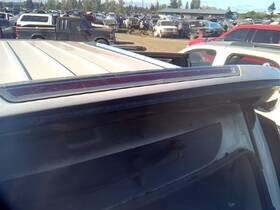 176.gm9f15 Gmc Truck Yukon 2015 High Mounted Stop Light 24951792 176.gm9f15 Gmc Truck Yukon 2015 High Mounted Stop Light 24951792