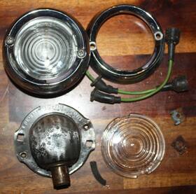 5942303 Guide 912607 B4-54 1954 Buick Pair Backup Lenses Bezels And Bulb Holder Gm Bu-56