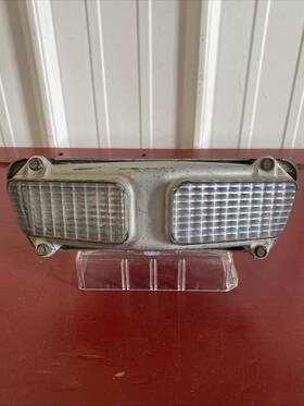 5963391 Guide Oldsmobile 1971 Delta 88 Parking Light Housing And Lens 35