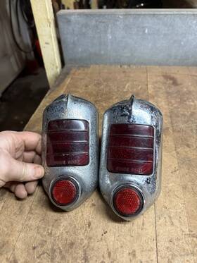 R1-51 Guide 1951 1952 Chevrolet Brake Lamp Tail Light Bezels Set Pair Parts Usa