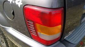 166-02467bl Jeep Driver Left Tail Light Thru 8/18/02 Fits 02-03 Grand Cherokee 9218659