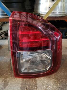 166-02629r Jeep/plymouth Truck Passenger Tail Light Classic Style Fits 14-17 Compass