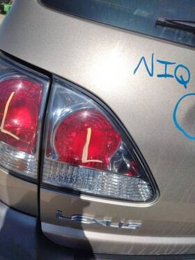 166-60169l Lexus Driver Left Tail Light Tailgate Mounted Fits 00-03 Rx300 1282279