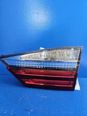 166-61134r Lexus Passenger Tail Light Decklid Mounted Fits 16-18 Es300h 5186