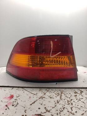 8156033160 Lexus Driver Left Tail Light Quarter Panel Mounted Fits 97-99 Es300 1267549