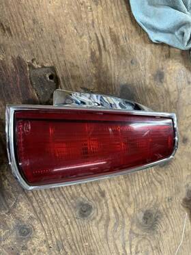 166-01346r Lincoln Passenger Right Tail Light Ends Fits 88-89 Continental