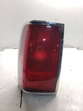 166-01486cl Lincoln Driver Left Tail Light Ends Fits 95-97 And Town Car 1332090