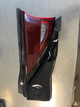 166-11224r Mazda Passenger Tail Light Liftgate Mounted Led Fits 17-21 Cx-5 563757 166-11224r Mazda Passenger Tail Light Liftgate Mounted Led Fits 17-21 Cx-5 563757