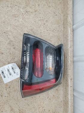 166-50415r Mitsubishi Passenger Tail Light Quarter Panel Mounted De Fits 06-08 Galant 300717