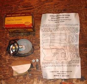 1232606 Mopar 073676 Vintage 1960s 1970s Chrysler Corp Underhood Light Parts Division