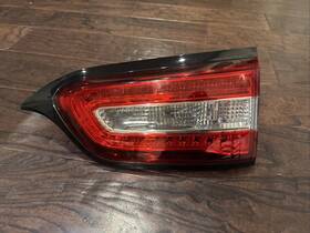 68330344aa Mopar 2014-2018 Jeep Cherokee Right Inner Rear Tail Lamp Oem 68330344aa Mopar 2014-2018 Jeep Cherokee Right Inner Rear Tail Lamp Oem