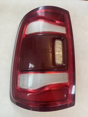 68639089ab Mopar 2019-2024 Dodge Ram 2500 3500 Lh Tail Lamp With Bss - Cracked