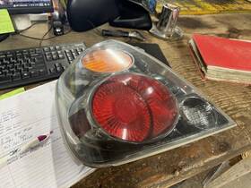 166-59311l Nissan Driver Tail Light Quarter Panel Mounted Fits 02-04 Altima