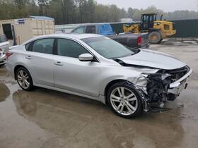 176.da1f13 Nissan Altima 2013 High Mounted Stop Light 7535129