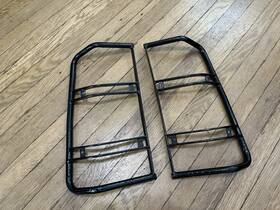 Stc53194 Oe Quality Steel Heavy Duty Rear Lamp Guards Set For Land Rover Discovery 2 1999-2004
