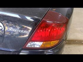 166-01965r Oldsmobile Passenger Tail Light Quarter Panel Mounted Fits 01-03 Aurora 81825