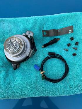 Pontiac 988689 1965 66 67 1969 1970 Gto Under Hood Trunk Utility Reel Out Light