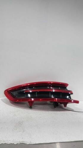 166-60858l Porsche Driver Tail Light Quarter Panel Mounted Fits 15-18 Macan 325297