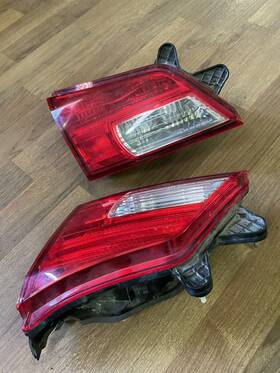 2zr946094 Subaru 10ft-14ft Outback Wagon Right And Left Inner Tail Lights Oem