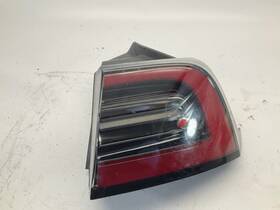 Tesla 1502087-00-d 20-25 Model Y Rear Outer Right Passenger Tail Light Led Q