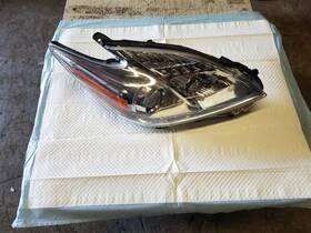 114-51484r Toyota 10 11 Prius Passenger Right Headlight Oem