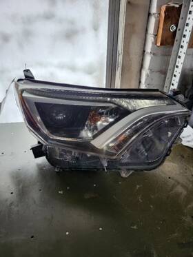 114-60644br Toyota Passenger Headlight Halogen Without Black Trim Fits 16-18 Rav4 3791