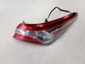 166-10310cr Toyota Passenger Tail Light Quarter Panel Mounted Clear Lens Fits 18-20 Camry 363494