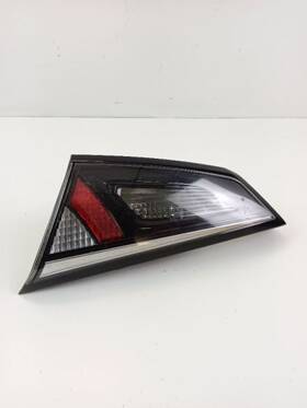 166-60865r Toyota Passenger Tail Light Sedan Decklid Mounted Fits 16-19 Yaris