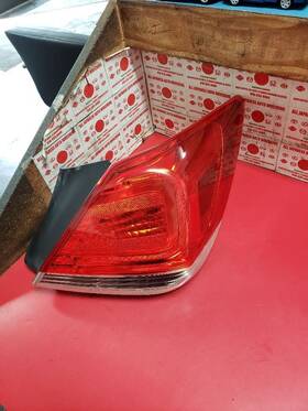 166-51377r Toyota Avalon Passenger Tail Light Quarter Panel Mounted Fits 11-12 185739
