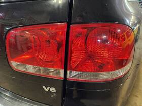 166-50481r Volkswagen Passenger Right Tail Light Thru 11/06 Quarter Mounted Fits 2007 Touareg 1217043