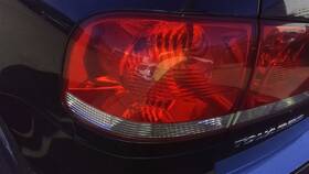 166-50482l Volkswagen Driver Tail Light Thru 11/06 Quarter Panel Mounted Fits 07 Touareg 26180131